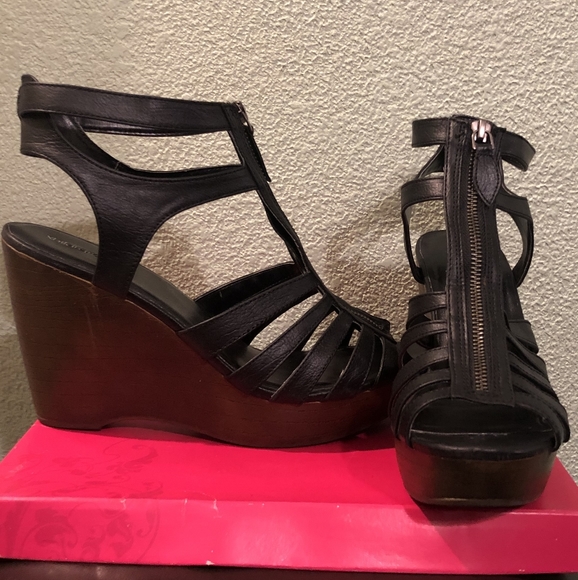 Target exhilaration sandals - Picture 2 of 2